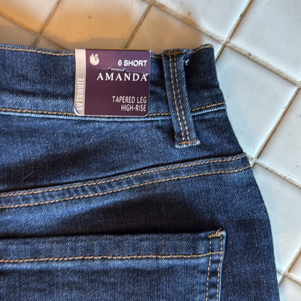 Gloria Vanderbilt Amanda jeans in size 6 short. NWT. Retail 48 - Picture 5 of 9